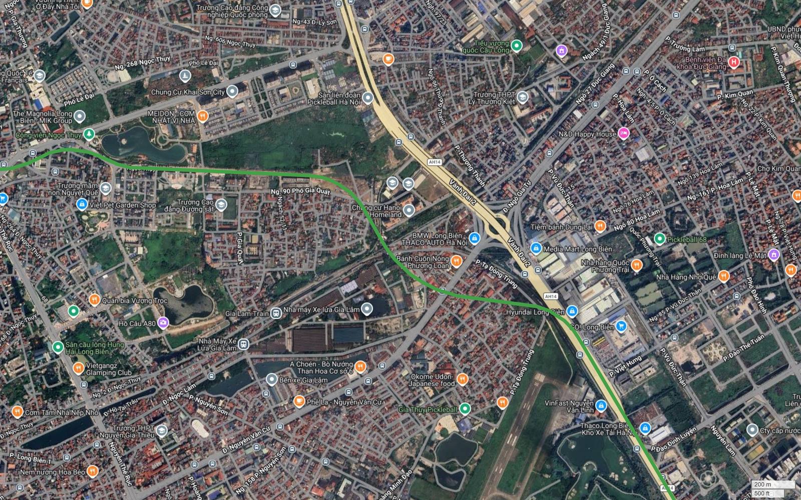 Ảnh vệ tinh metro số 4 Hà Nội khung 21 cắt Vành đai 2 tại Gia Lâm, bãi ray Nhà máy Xe lửa Gia Lâm hiện thành các vệt song song